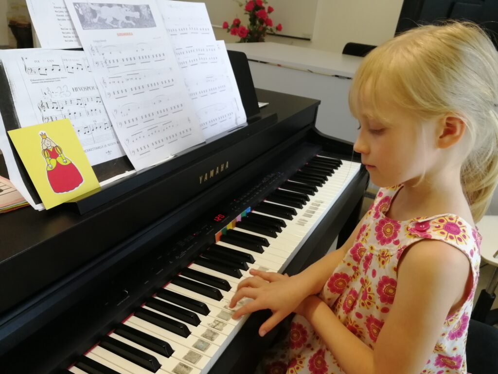 Musiikkikoulu Valkoinen flyygeli